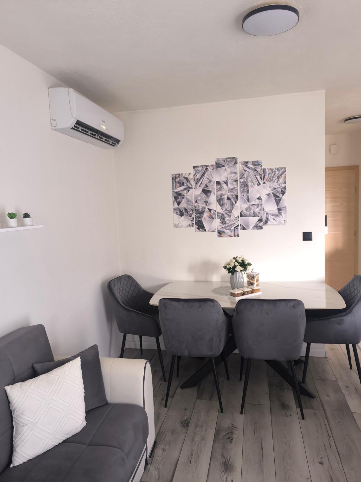 Apartman Rex Svinisce Esterno foto